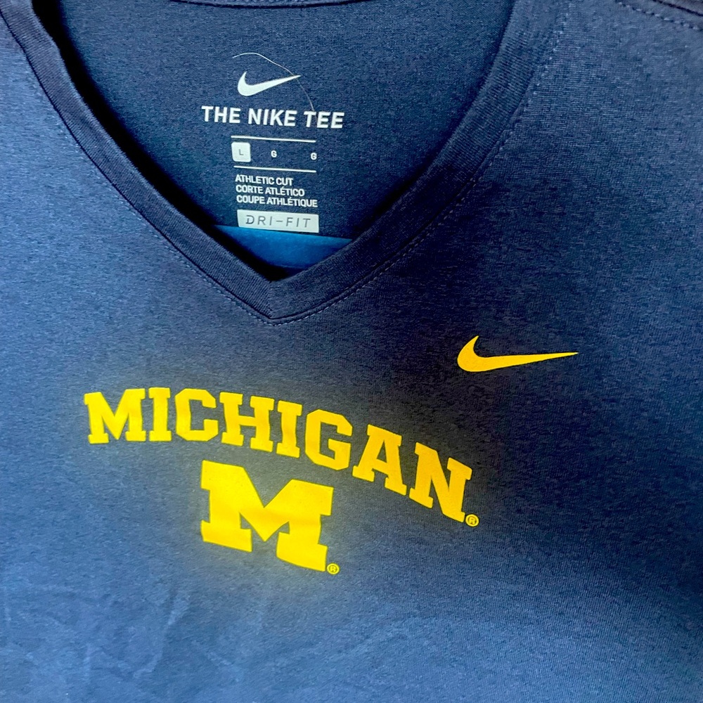 👉🏼NWT👈🏼 Girl’s University of Michigan Nike Tee Size: Large - Picture 2 of 4